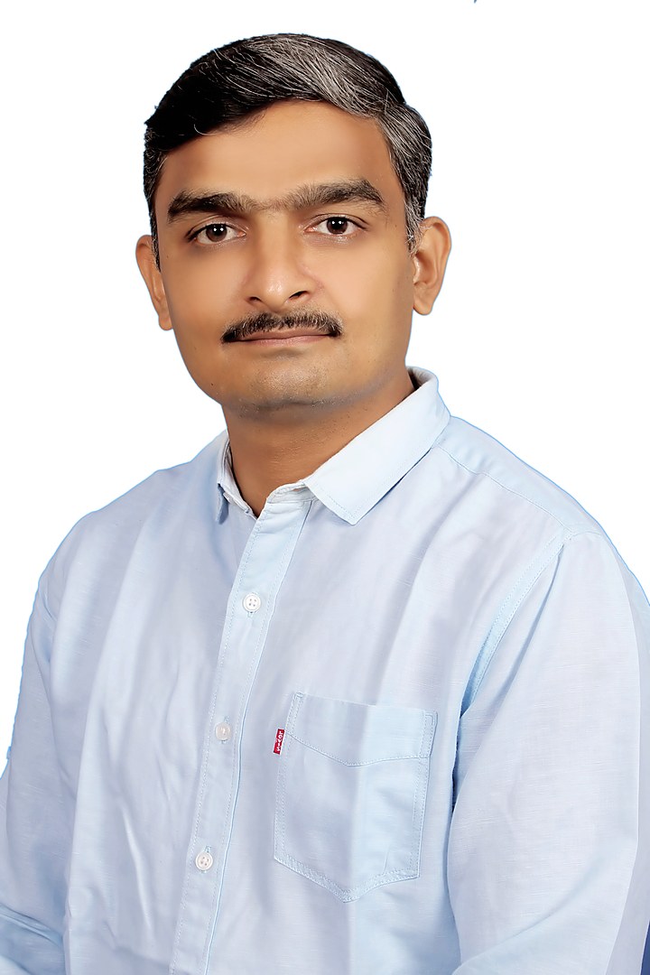 Dr. Umesh Wadgave — Chief Dentist